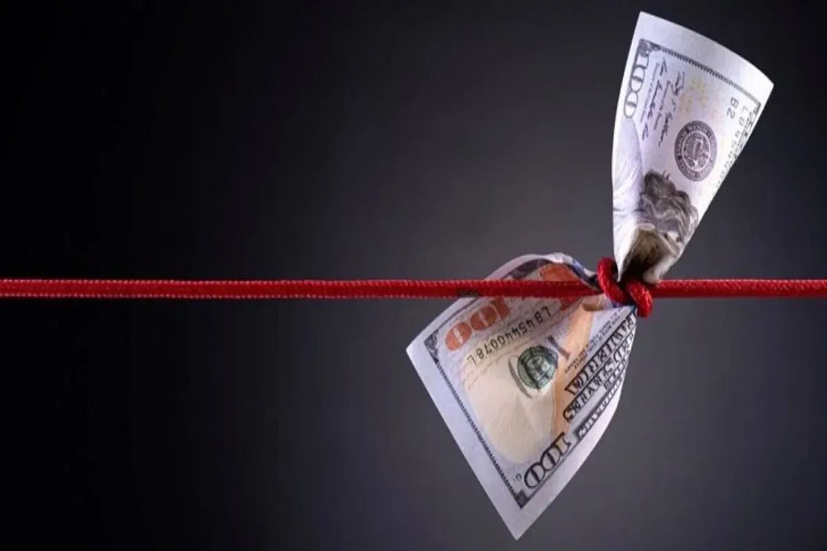 چرا قیمت دلار به سیاست گره خورده است؟