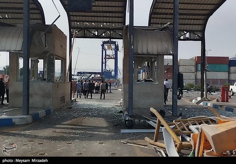 اعزام تیم امداد قشم به بندر شهید رجایی پس از انفجار