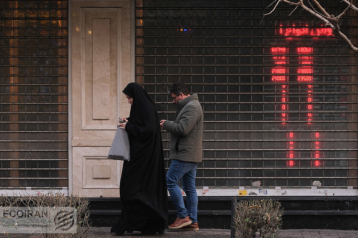 داستان مارپیچ مداخله در بازار ارز/ احتیاط بازار ارز و سکه در آستانه دور سوم مذاکرات
