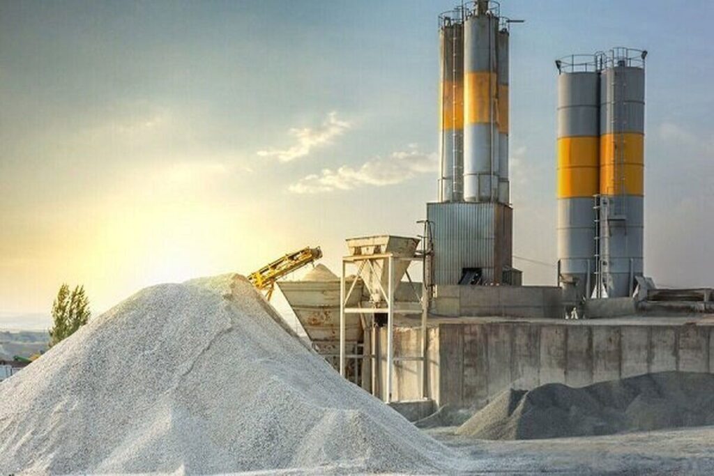 بازار سیمان در دست دلالان؛ صنعت ساختمان در آستانه بحران تعطیلی است
