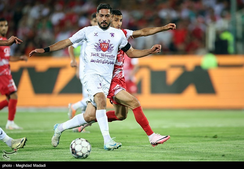 لیگ برتر ، تیم فوتبال تراکتور Tabriz ، تیم فوتبال سپاهان ایسفاهان ، تیم فوتبال هوادار ، تیم فوتبال Khoramabad ، Khoramabad