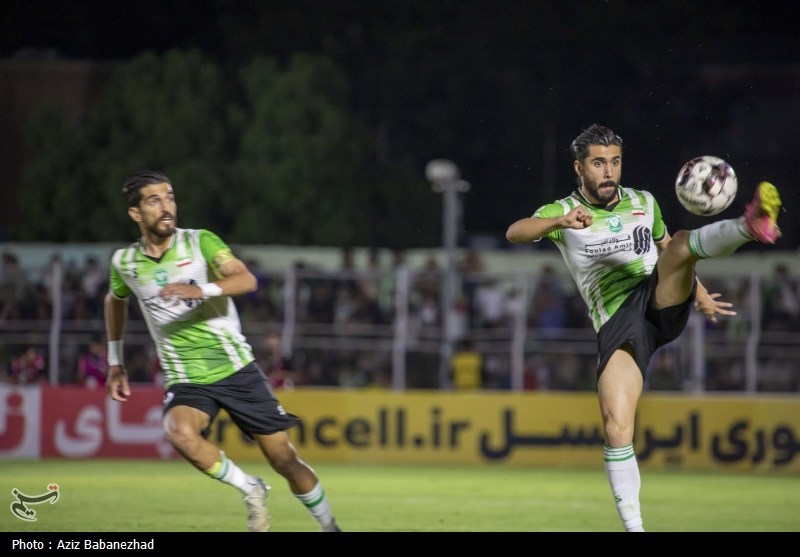 لیگ برتر ، تیم فوتبال تراکتور Tabriz ، تیم فوتبال سپاهان ایسفاهان ، تیم فوتبال هوادار ، تیم فوتبال Khoramabad ، Khoramabad