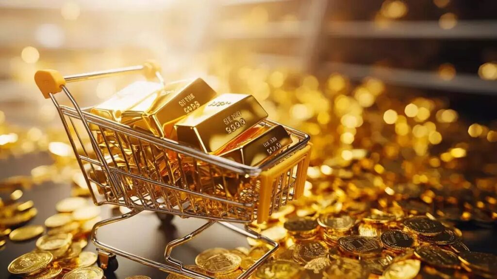 کاهش قیمت طلا؛ خرید کنیم یا صبر کنیم؟ نظر تحلیلگران