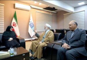 جلسه سخنگوی دولت با مادر شهید جمهوری