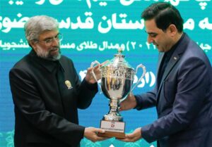 اهدای جام تیم ملی والیبال به موزه حرم رازاوی