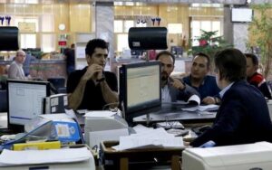 ابهام در پرداخت فوری وامهای کم بهره! |وام ۳۰۰میلیونی برای ضعفا نیست