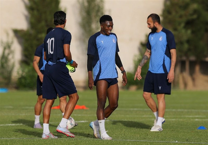 فوتبال ، استقلال ، 