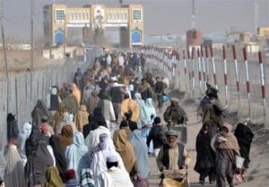 درخواست توقف اخراج افغان‌ها از پاکستان توسط گروه بحران