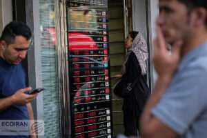 انتظار اصلاح در بازار طلا و سکه؛ معامله‌گران ارزی محتاط شدند/ سهامداران در آستانه مذاکرات دور سوم چه کردند؟