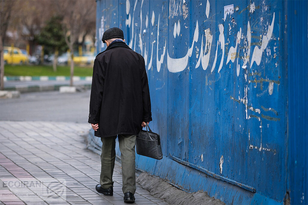 تأخیر در پرداخت پاداش بازنشستگان ؛ وعده های مقامات ناموفق بود