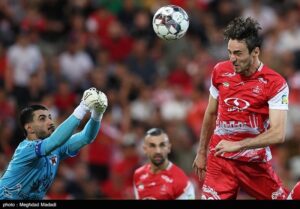 دیدار تیم‌های فوتبال پرسپولیس و هوادار