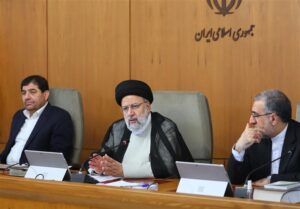 ماجرای جلسه بدون تشریفات شهید رئیسی در فرودگاه شاهرود