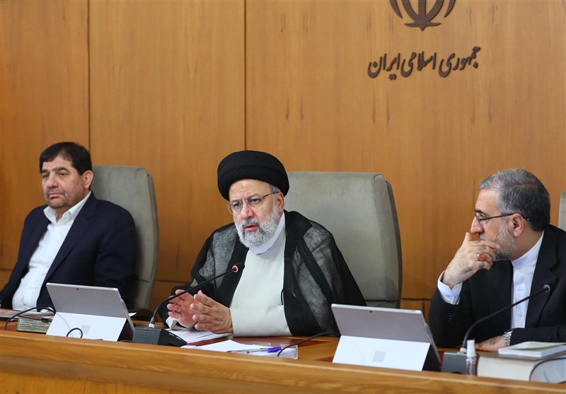 ماجرای جلسه بدون تشریفات شهید رئیسی در فرودگاه شاهرود