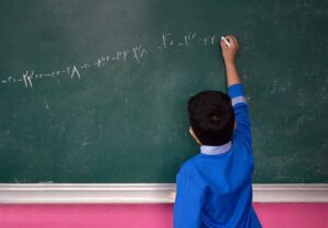 با دانش آموزان هوشمند و کارآمد روبه‌رو هستیم