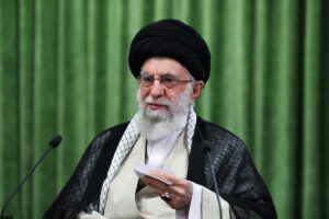 در دههٔ ۸۰ برای سوخت ۲۰ درصد غیرقابل اعتمادبودن آمریکا را تجربه کردیم