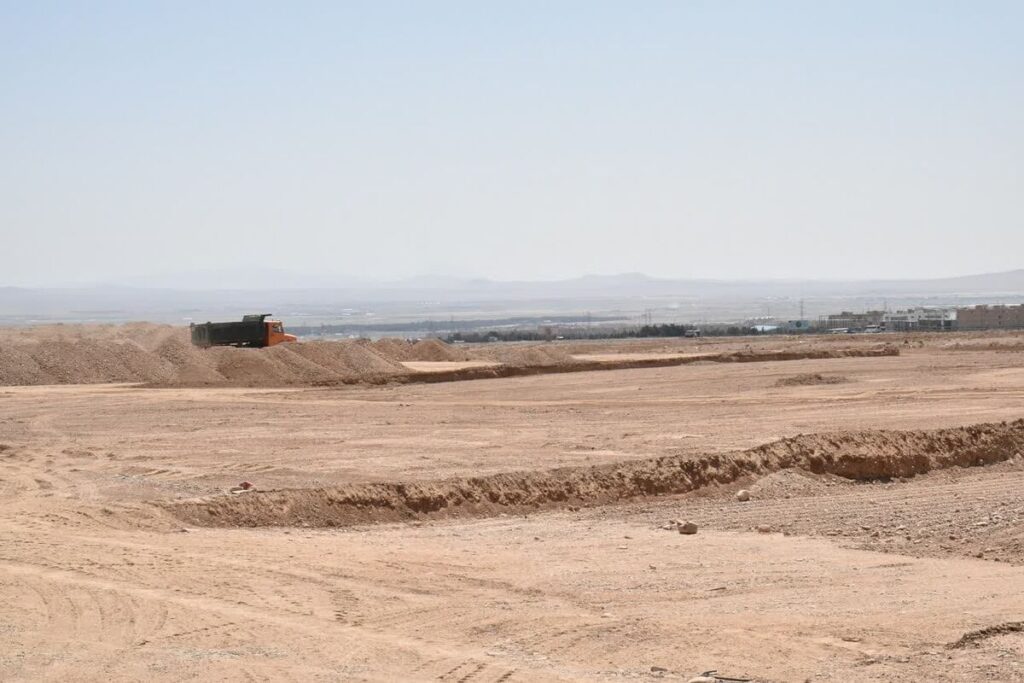 عملیات آماده سازی اراضی کوی ارم زنجان آغاز شد
