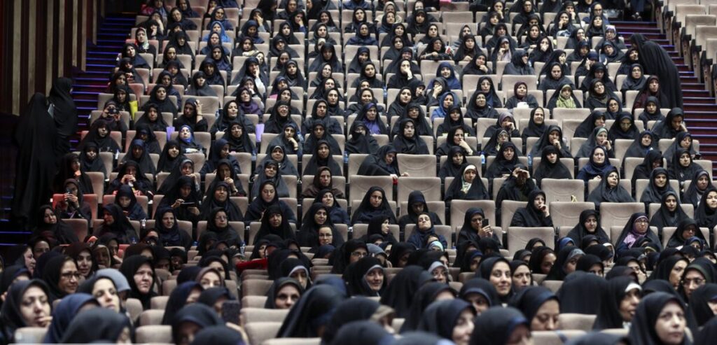 امکان استفاده همزمان کارمندان زن از دو قانون ساعت کاری فراهم شد