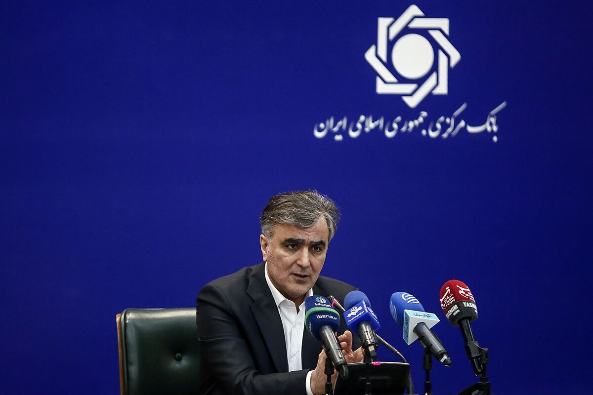 کل شبکه بانکی سیستم پشتیبان دارد| ۵۰ درصد اسکناس تزریقی به بانک‌ها را افزایش دادیم