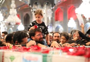 خداحافظی از جسد 13 شهید حمله اسرائیل در حرم رازاوی