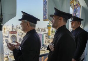 نگه داشتن یک "سالا" 300 ساله در حرم مقدس رازاوی