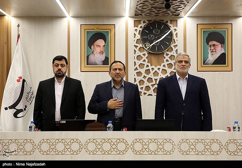 مجید قلی زاده مدیرعامل خبرگزاری تسنیم و حمید رضا مقدم فر و محمدمهدی دانی قائم مقام خبرگزاری تسنیم در دوازهمین همایش استانی خبرگزاری تسنیم