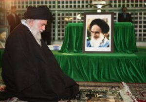 امام خمینی (ره)؛ رهبری کاریزماتیک که تاریخ را دگرگون کرد