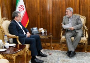 دیدار سفیر جدید ایران در چین با وزیر امور خارجه