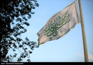 اهتزاز بزرگترین پرچم علوی در تهران
