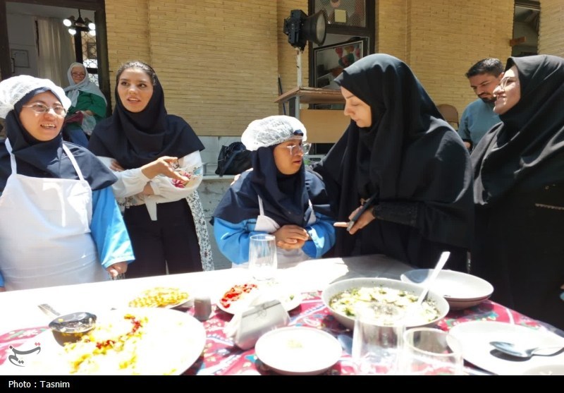 جشنواره طعم امید با حضور معلولان قزوین برگزار شد