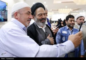 دیدار صمیمی سرپرست حجاج ایرانی با زائران کشورمان در مکه مکرمه
