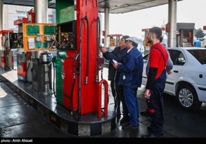 رفتار عجیب برخی شهروندان تهرانی در پمپ بنزین‌ها