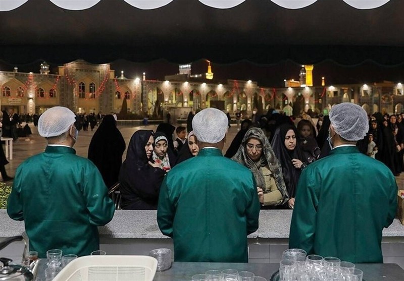 ​​​​​​​پذیرایی شبانه‌روزی از زائران در چایخانه‌های حرم رضوی