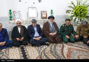دیدار مسئولان یزد با خانواده شهدای حمله روز گذشته صهیونیست‌ها به یزد