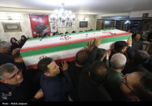 وداع خانواده شهید عمران رفیعی با پیکر شهید