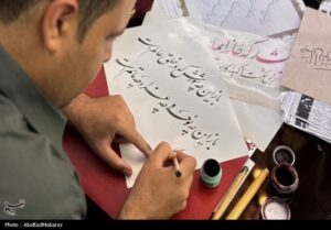 کاشان با غبارروبی مزار محتشم کاشانی به استقبال محرم رفتند