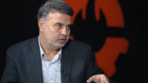 نیروهای امنیتی در ایران درگیر ارز ۴۲۰۰ و قاچاق سوختند!