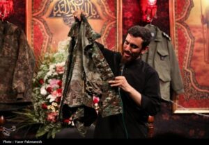 نشان دادن لباس خونی اسرائیل به شهدای حمله به هیئت Tharallah +Pictures