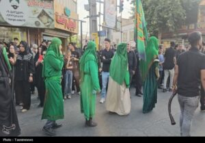روایتی از کاروان نمادین کربلا در خیابان های Varamin