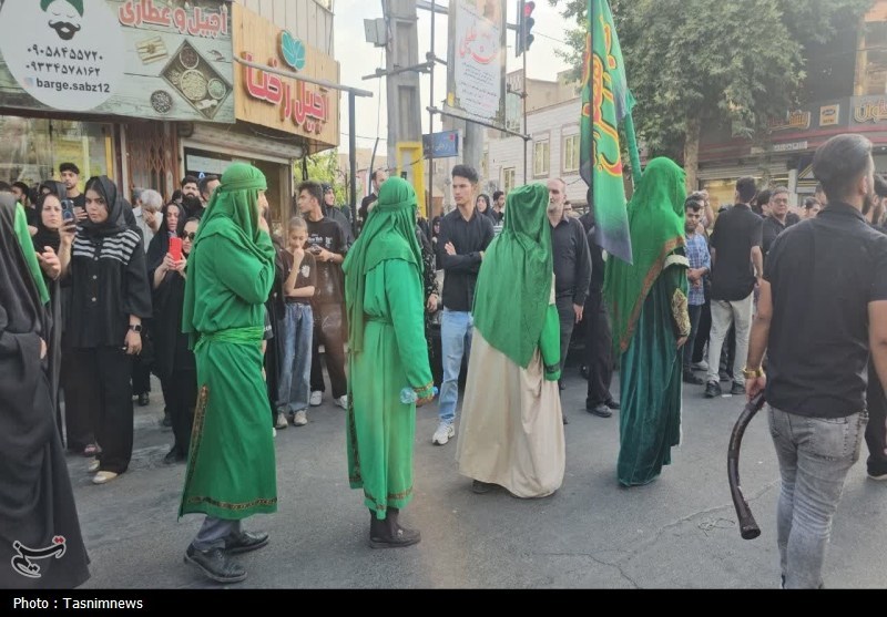 روایتی از کاروان نمادین کربلا در خیابان های Varamin