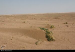 ریزدگردها می تازند، اعتبارات نمی رسند/ هشدار درباره پیشروی شن های روان در قم