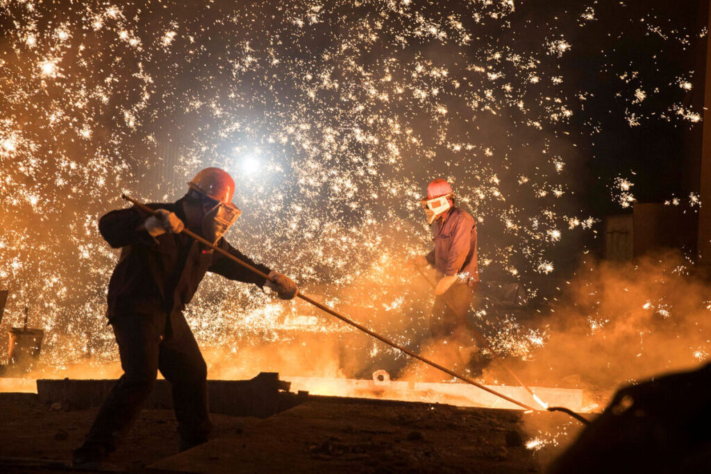 کاهش قیمت‌های جهانی فولاد در کوتاه‌مدت؛ قیمتها مجددا در سال ۲۰۲۷ اوج می گیرد