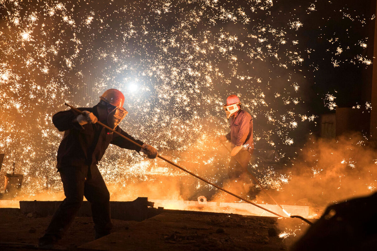 کاهش قیمت‌های جهانی فولاد در کوتاه‌مدت؛ قیمتها مجددا در سال ۲۰۲۷ اوج می گیرد