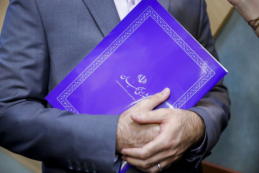 با شروع بررسی هیئت وکلای شورای نگهبان در پارلمان