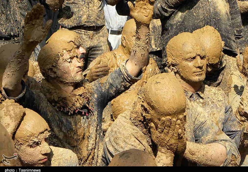 خاکی‌ترین آئین عاشورایی گِل‌‌ مالی دنیا در بیجار