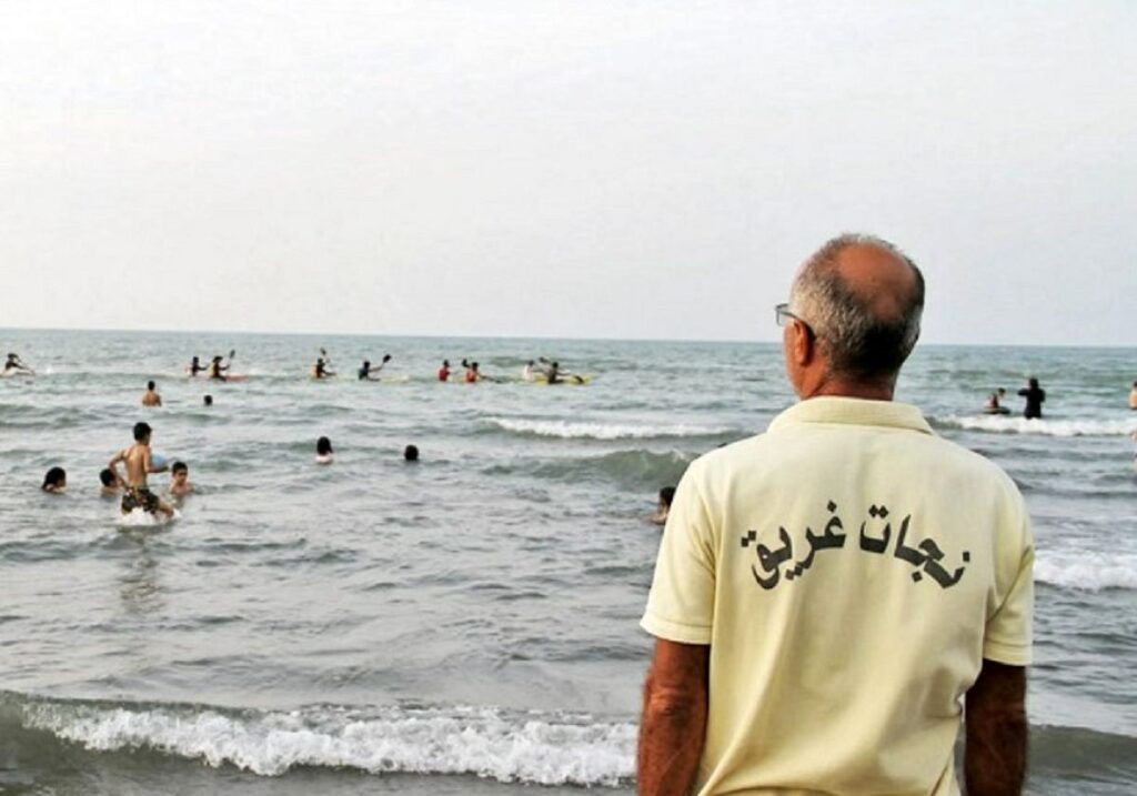 سه نفر از غرق شدن در دریای مازندران نجات یافتند