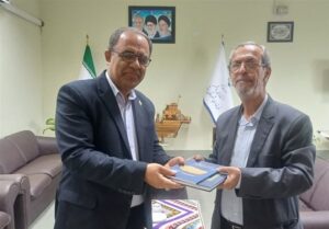فرماندار بوشهر بر حمایت از بنیاد ایران‌شناسی تأکید کرد