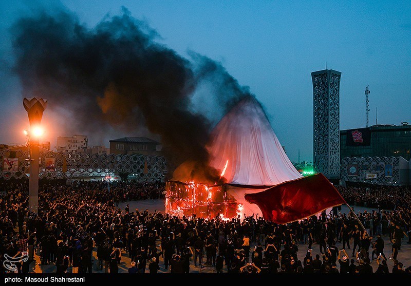 خیمه سوزان عصر عاشورا در میدان امام حسین (ع)