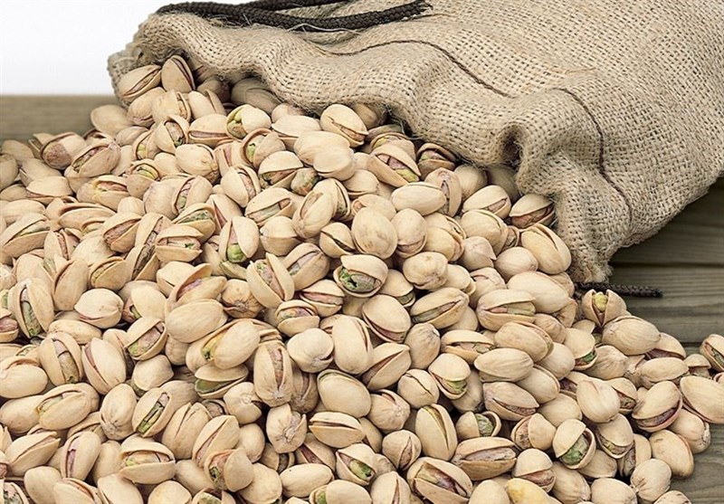 کشف و توقیف 900 کیلوگرم پسته جنگلی قاچاق در صالح‌آباد