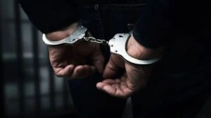نحوه سرقت تلفن همراه یک خانم