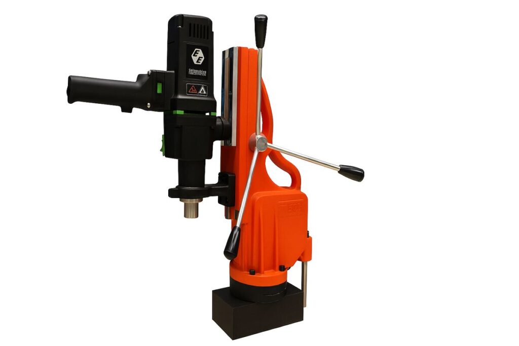 پایه مگنتی چیست و چه کاربردهایی در صنعت دارد همراه با بررسی مزایا و انواع و نکات مهم هنگام